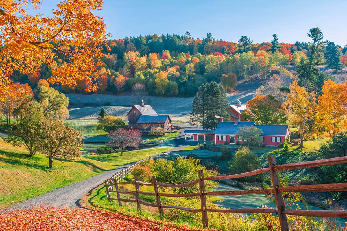 Early autumn beautiful foliage scene of Sleepy Hollow Farms in Pomfret, Vermont